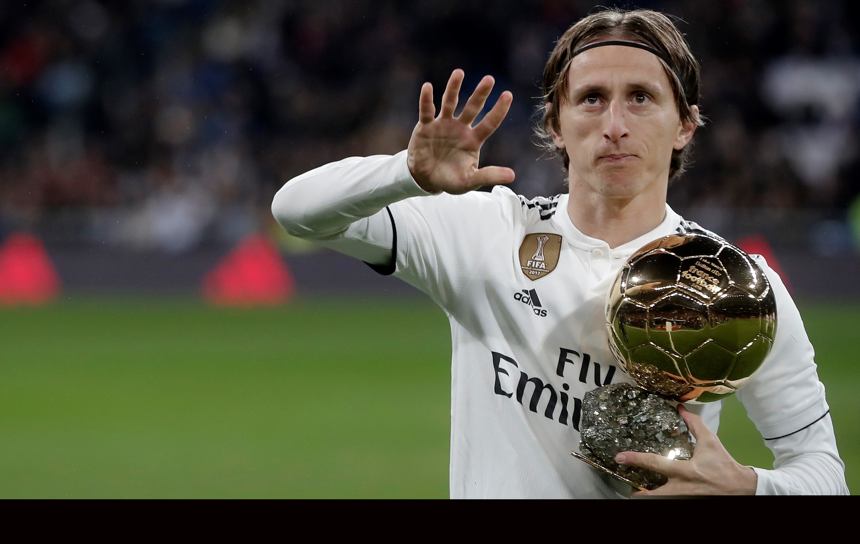 国脚关键传球完成制胜球