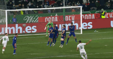 冬窗转会市场：罗马锁定齐尔克泽与法比奥·席尔瓦，能否逆袭重回巅峰？